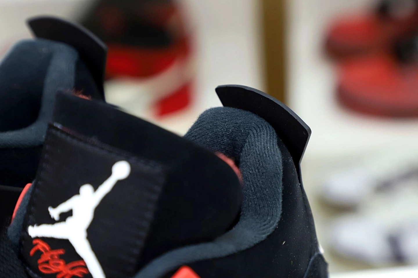 4 RETRO JORDAN 'RED THUNDER' AIR 1115